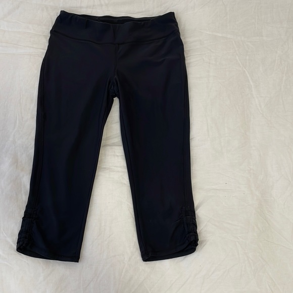 MOVE Arden’s - Size S - Capris - Stretch material - Well loved - Picture 1 of 3